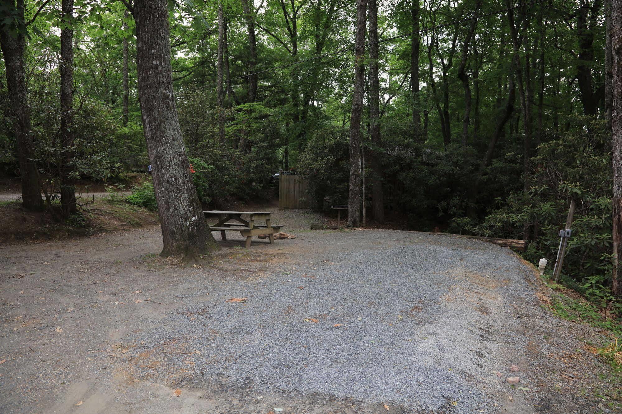 Linville Falls Campground, Rv Park, And Cabins Exterior photo